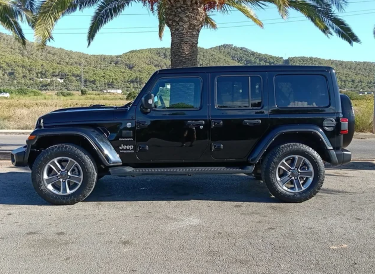 Jeep Wrangler Unlimited Sahara 5p automático en venta en Ibiza